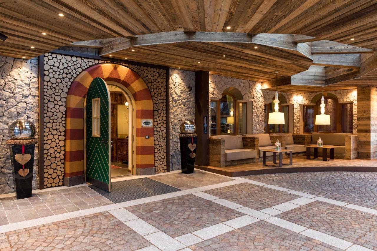 Croce Bianca Leisure & Spa Hotel Canazei Extérieur photo