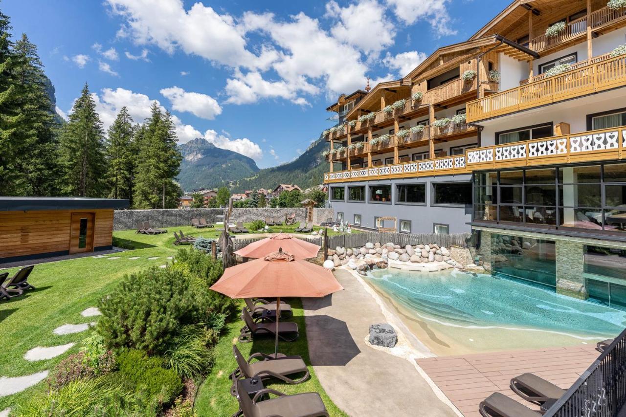 Croce Bianca Leisure & Spa Hotel Canazei Extérieur photo