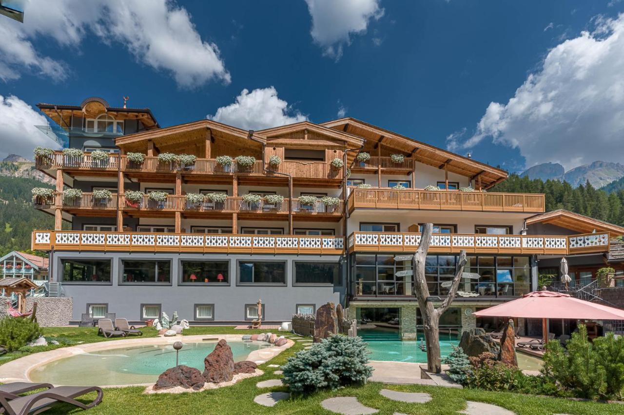 Croce Bianca Leisure & Spa Hotel Canazei Extérieur photo