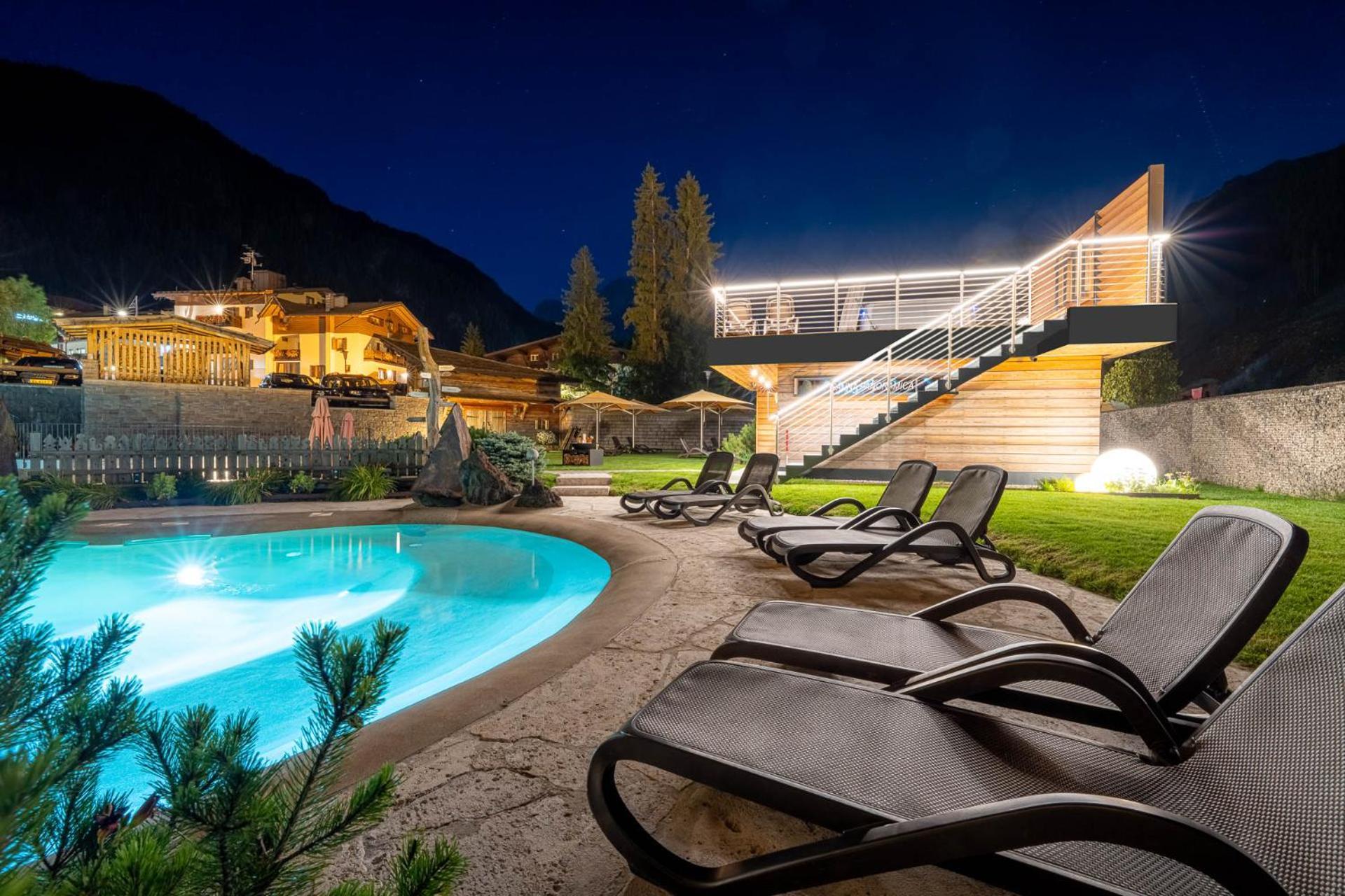 Croce Bianca Leisure & Spa Hotel Canazei Extérieur photo