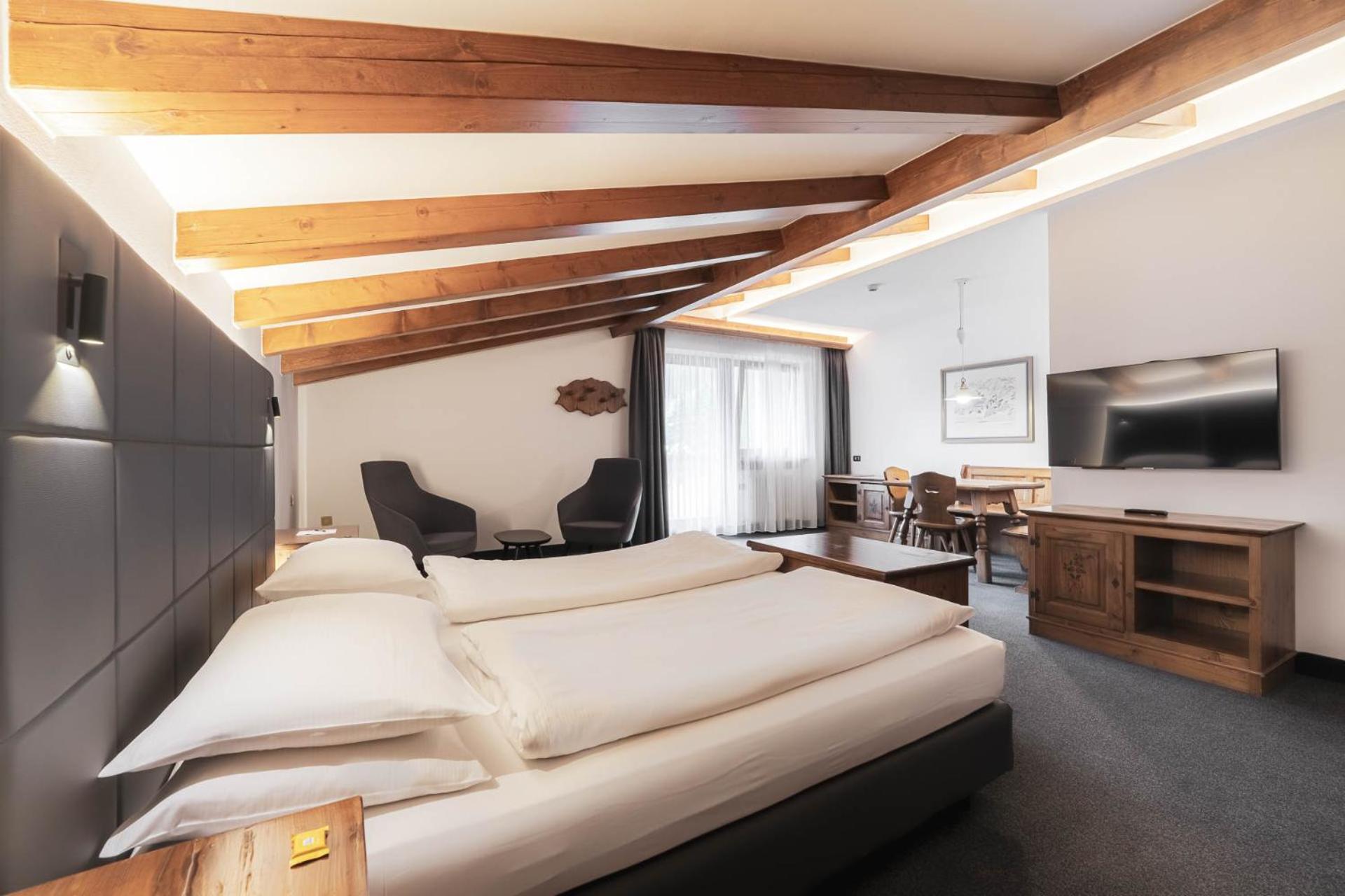 Croce Bianca Leisure & Spa Hotel Canazei Extérieur photo