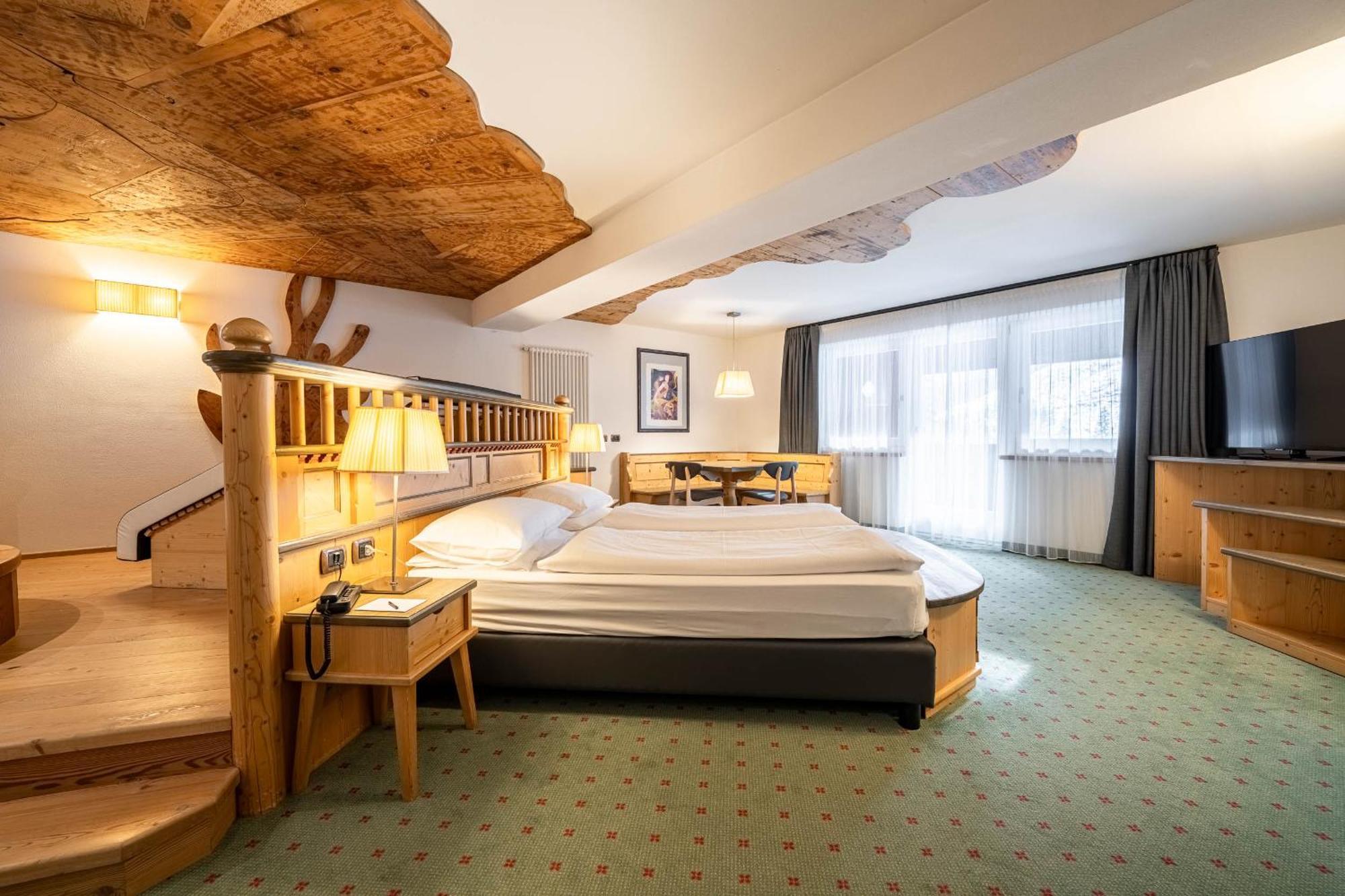 Croce Bianca Leisure & Spa Hotel Canazei Extérieur photo