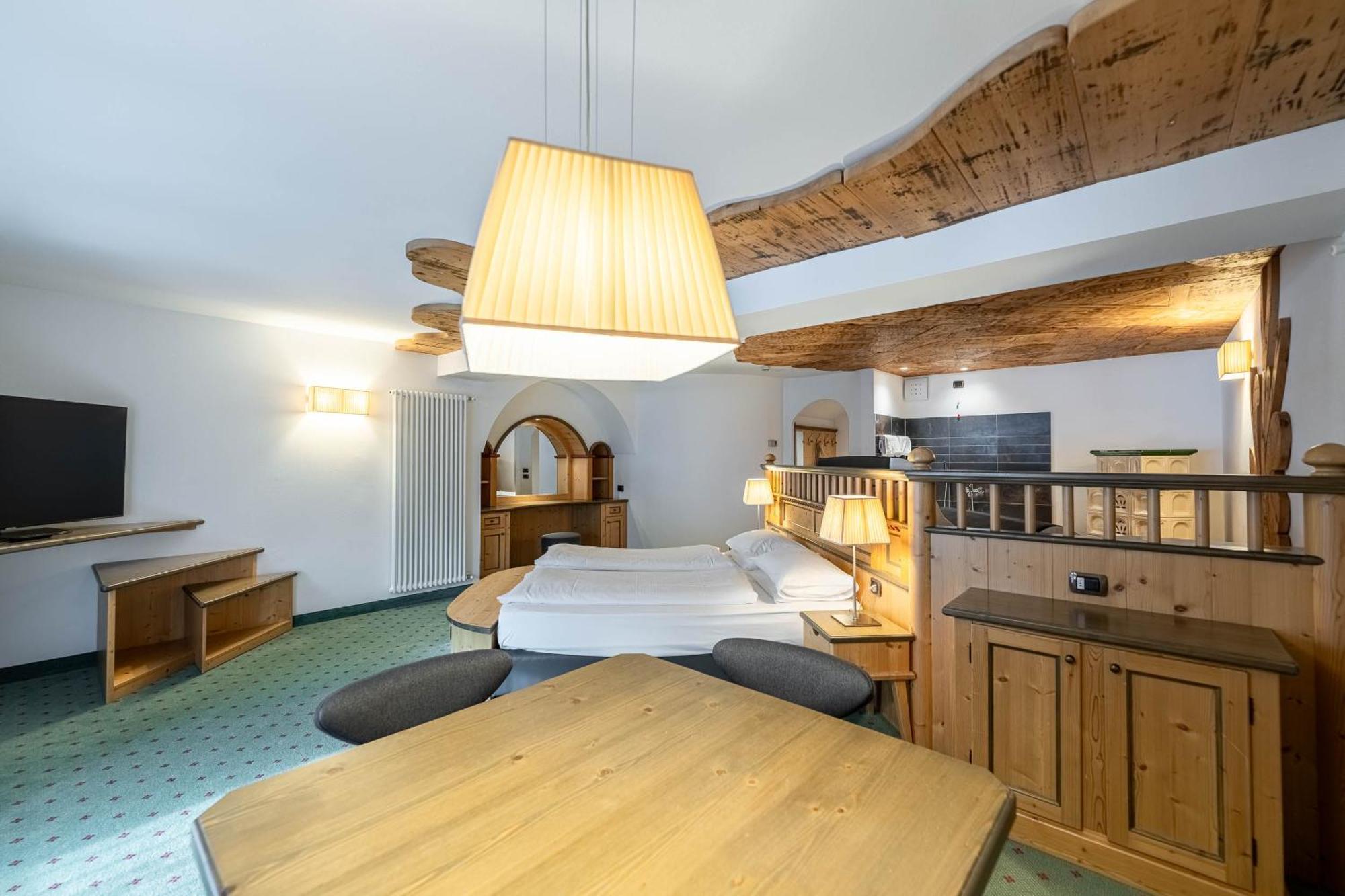 Croce Bianca Leisure & Spa Hotel Canazei Extérieur photo