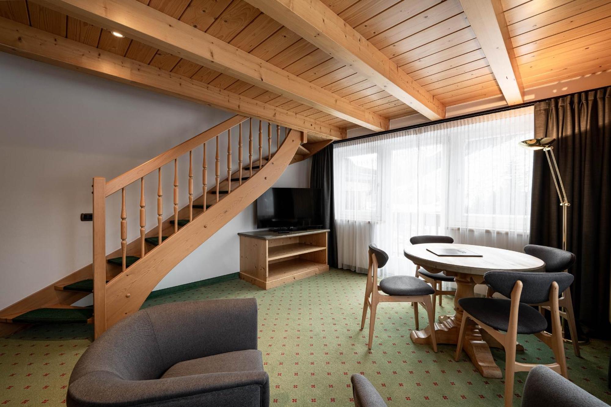Croce Bianca Leisure & Spa Hotel Canazei Extérieur photo