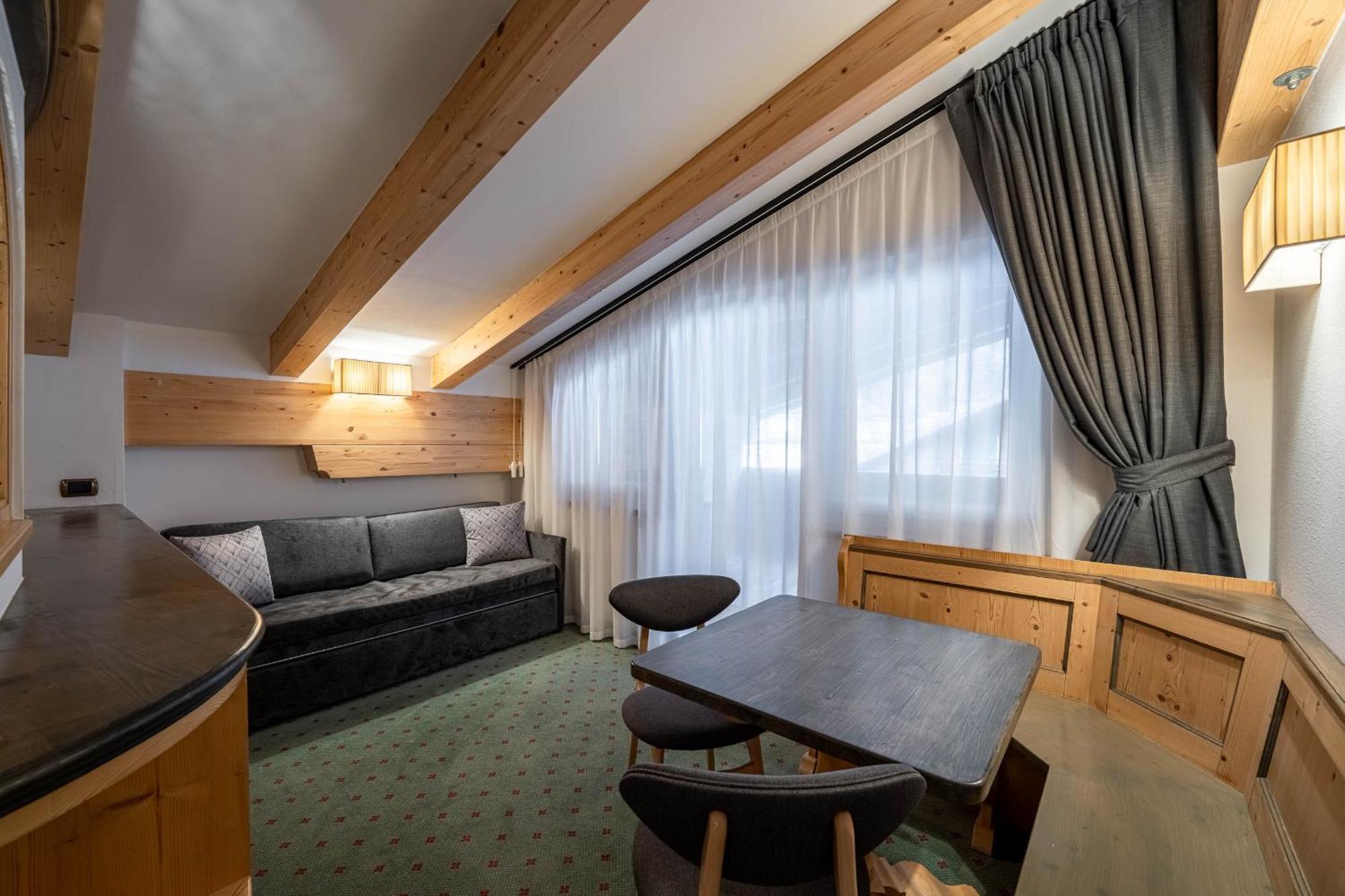 Croce Bianca Leisure & Spa Hotel Canazei Extérieur photo