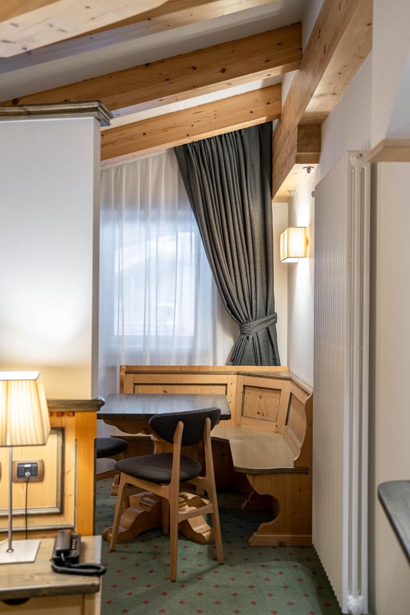 Croce Bianca Leisure & Spa Hotel Canazei Extérieur photo