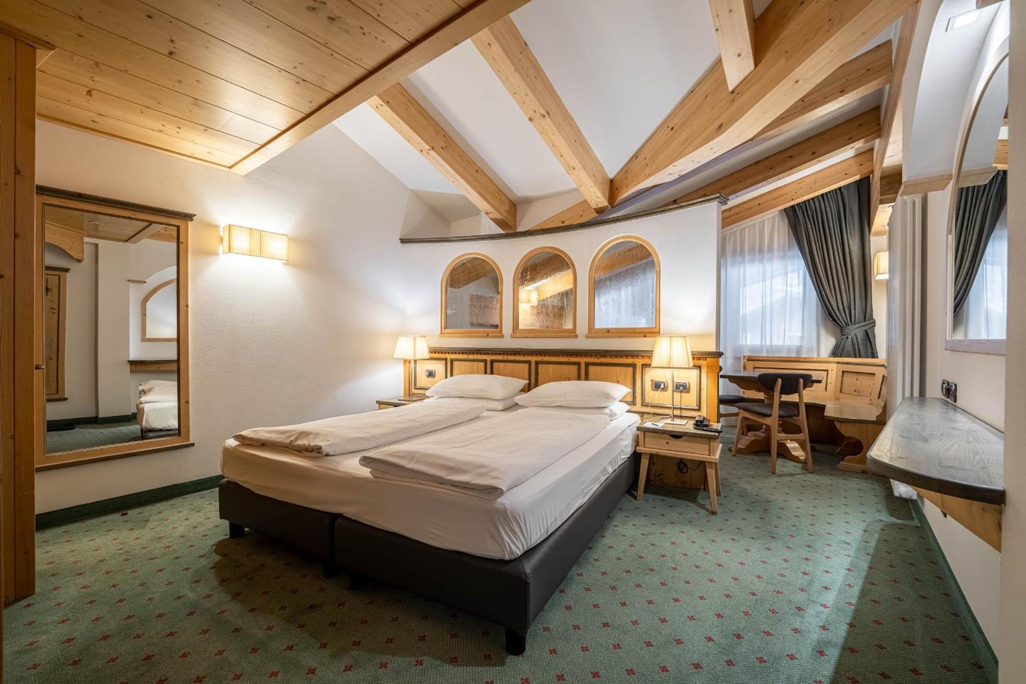 Croce Bianca Leisure & Spa Hotel Canazei Extérieur photo