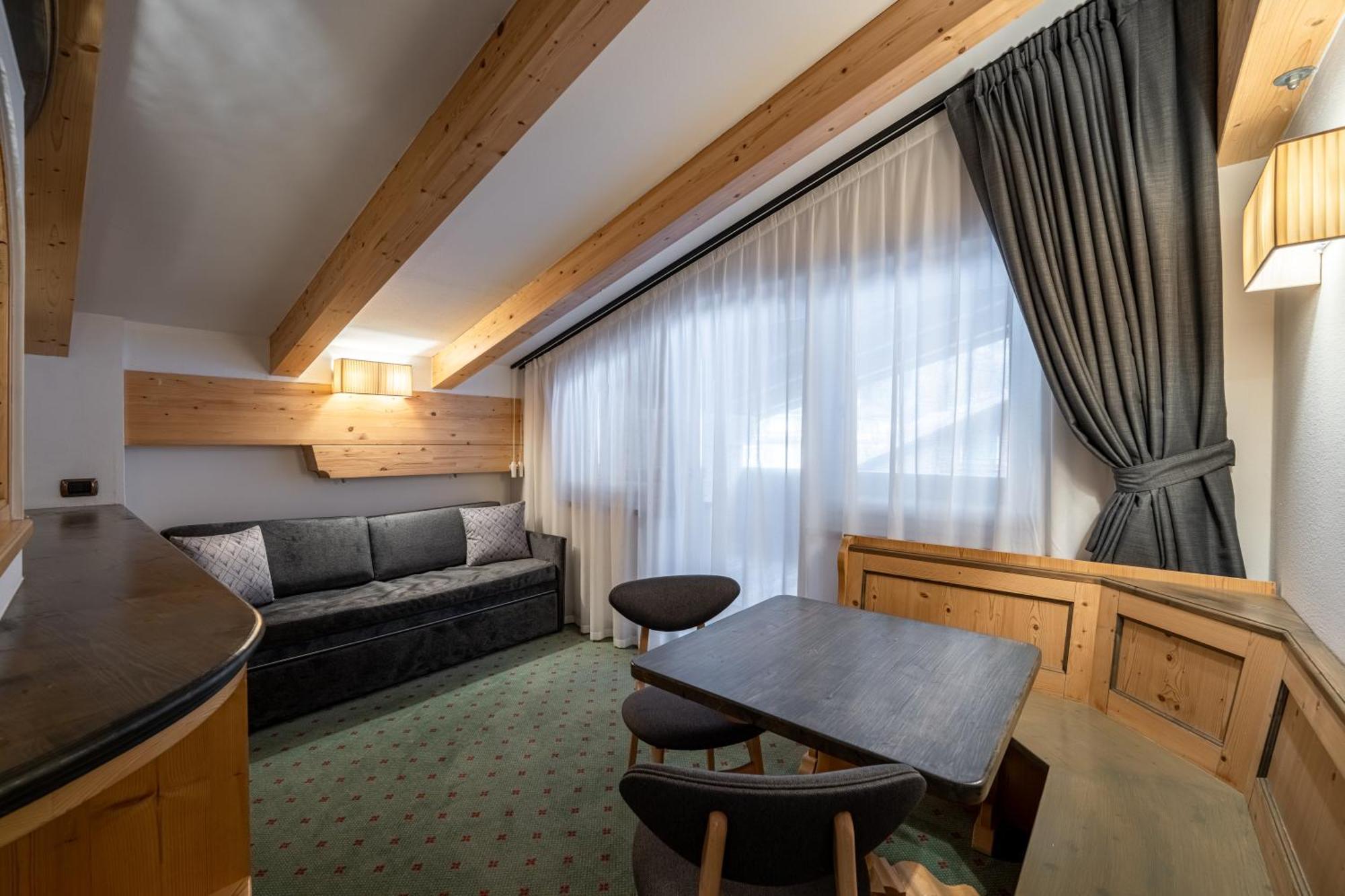 Croce Bianca Leisure & Spa Hotel Canazei Extérieur photo
