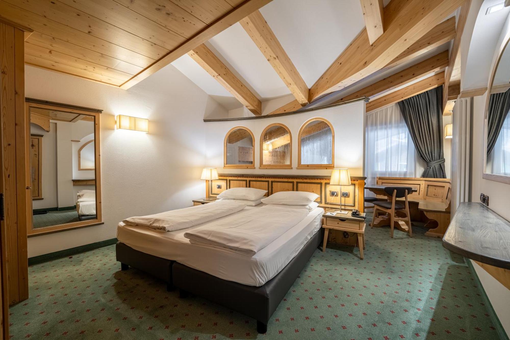 Croce Bianca Leisure & Spa Hotel Canazei Extérieur photo